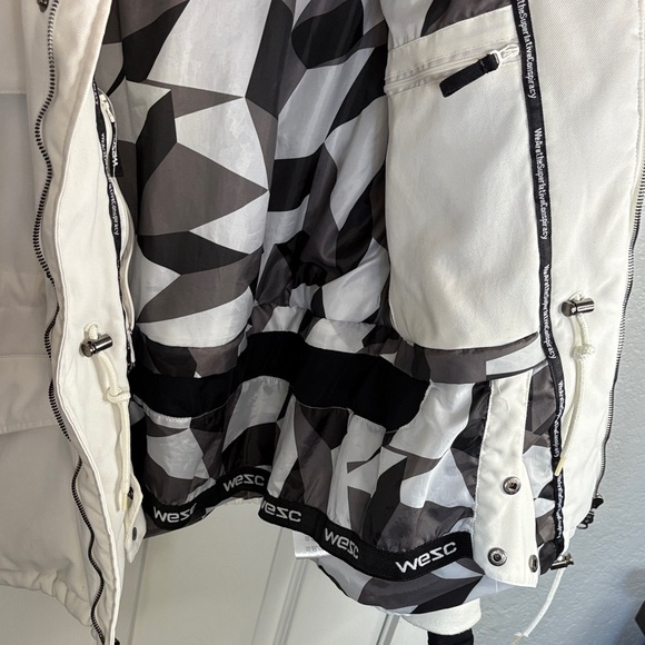 WESC Men's L Classic White Snowboard/Snow Jacket - Picture 10 of 14